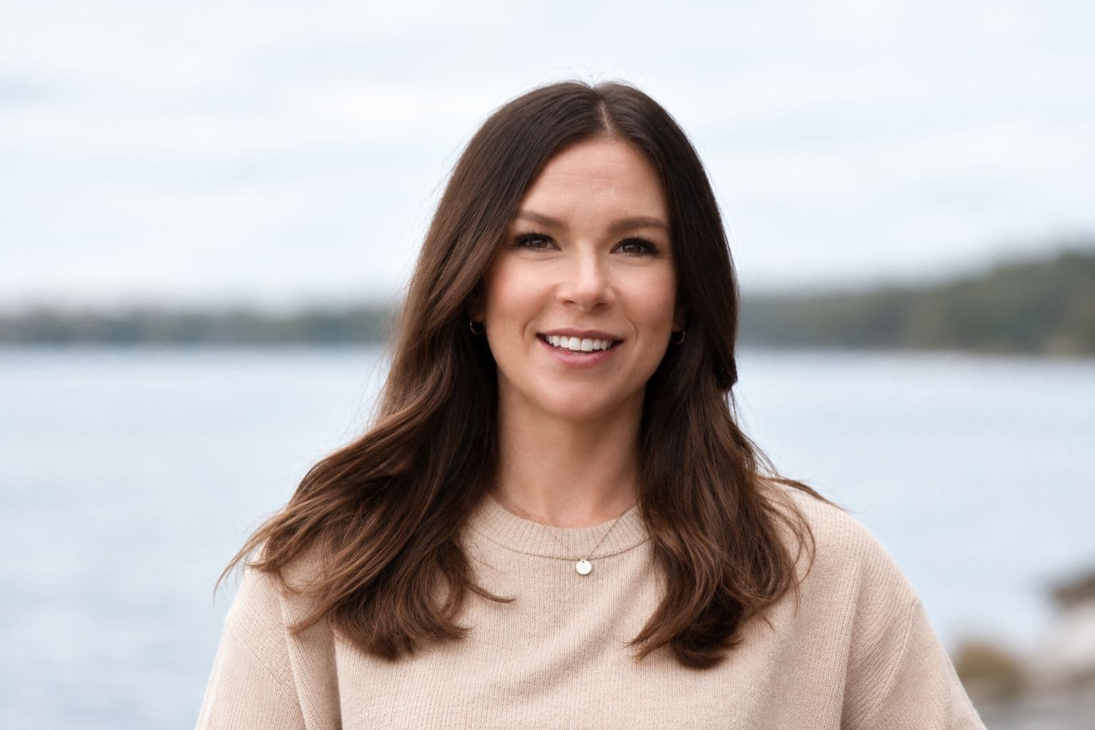 Carly Cox photo